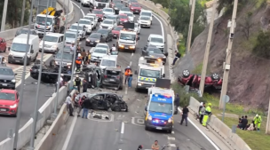 Grave accidente en La Pirámide: suspenden el tránsito tras colisión múltiple entre 8 vehículos
