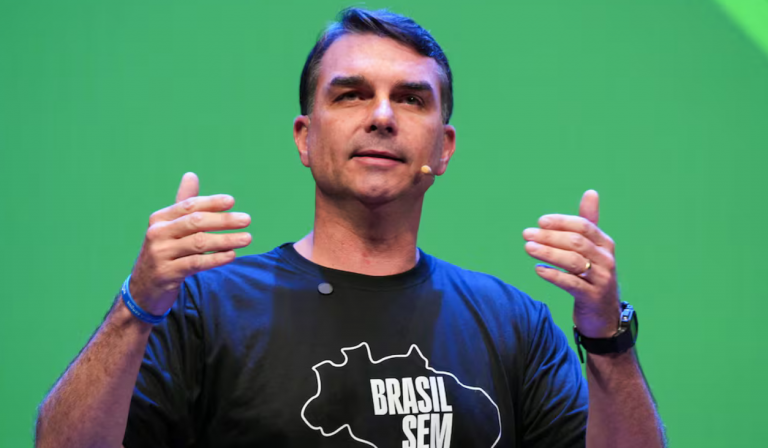 Mercados brasileños se disparan tras triunfo de Flávio Bolsonaro: acciones suben más de 20%