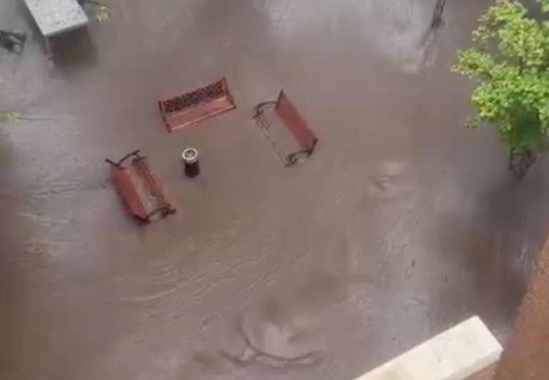 U. de los Andes prohíbe ingreso y salida de personas tras aluvión en San Carlos de Apoquindo