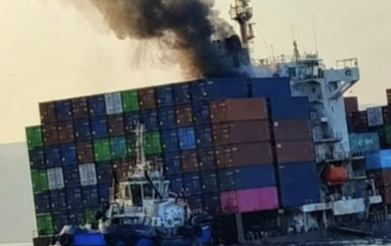 Singapur confirma hundimiento de portacontenedores tras ataque en el estrecho de Ormuz