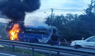 Bus se incendia en plena Autopista Los Libertadores: Reportan congestión y restricción de pista en Colina