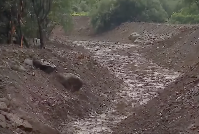 Lluvias activan quebrada en Las Condes: Revisa los detalles