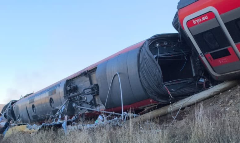 Tragedia en España: choque de dos trenes deja al menos 30 muertos y decenas de heridos