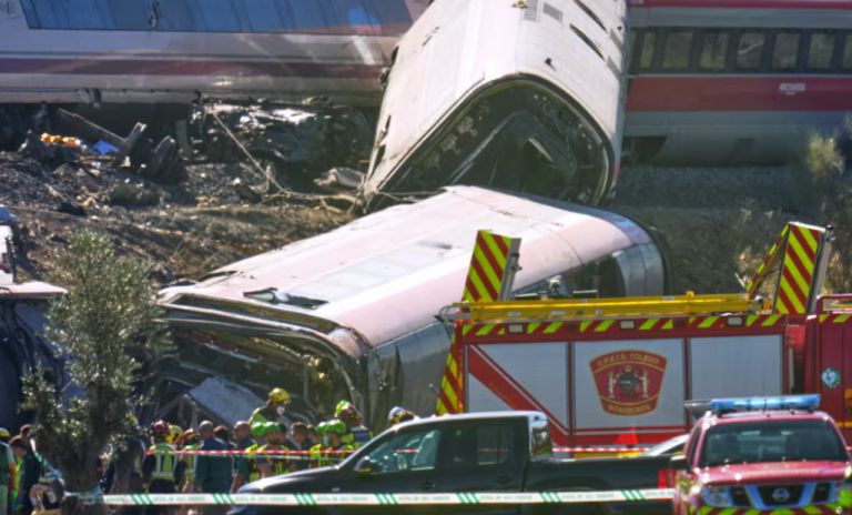 Periodista desde España entrega detalles del fatal choque de trenes: “Ese error humano es tremendamente grave”