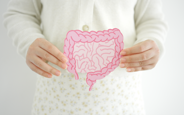 Cáncer colorrectal en menores de 50 años: experta alerta sobre las señales que no se deben ignorar