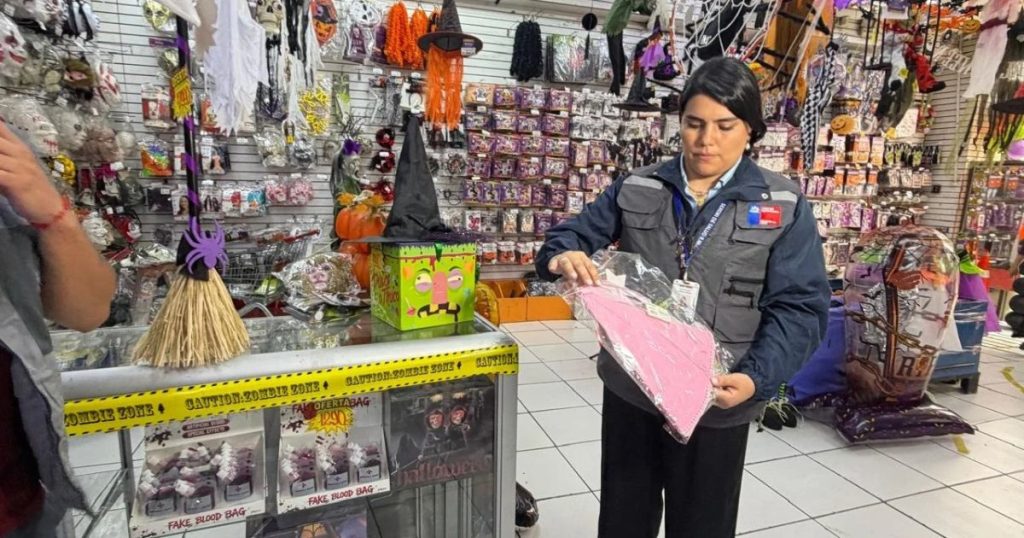 Halloween: Seremi de Salud RM cursa 12 sumarios y retira más de 4 mil productos