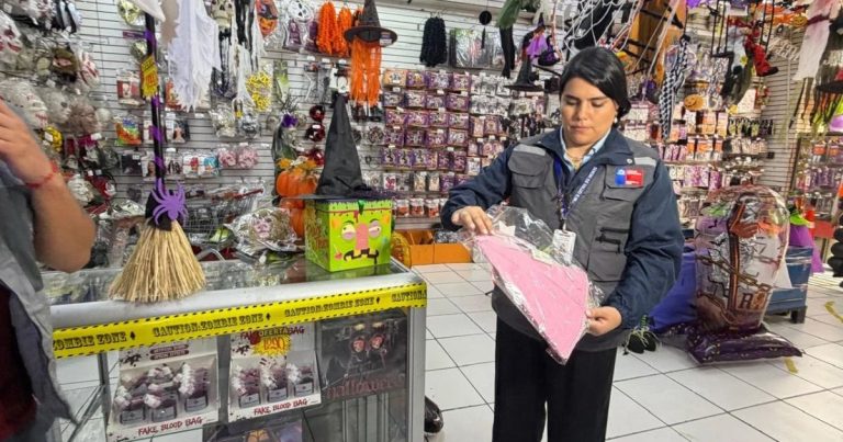 Halloween: Seremi de Salud RM cursa 12 sumarios y retira más de 4 mil productos