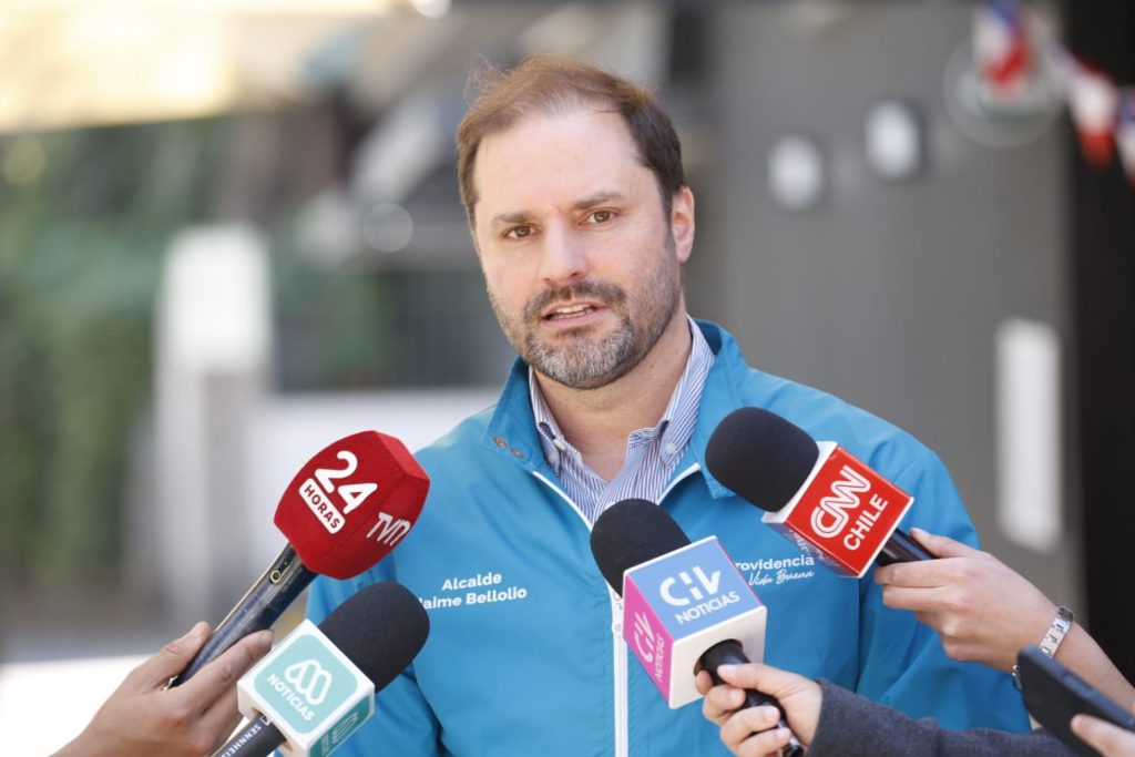 Alcalde Bellolio pide revertir “Yo Elijo Mi PC” y ofrece plan piloto en Providencia para cerca de 800 alumnos