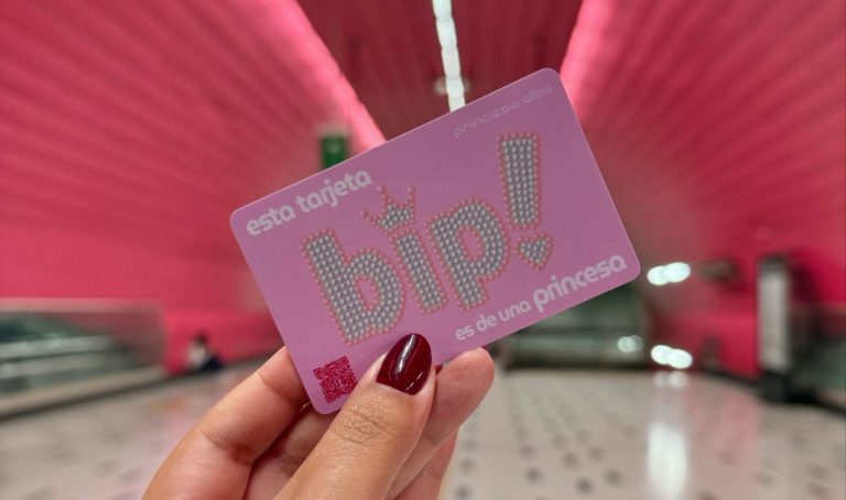 “La pinky bip!” de Princesa Alba ya está en el Metro: revisa las 10 estaciones donde puedes encontrarla