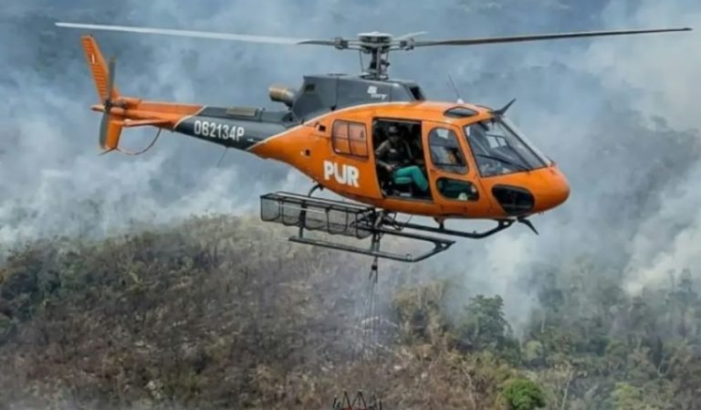 Chile envía helicóptero de CONAF a Perú para apoyar combate de incendios forestales