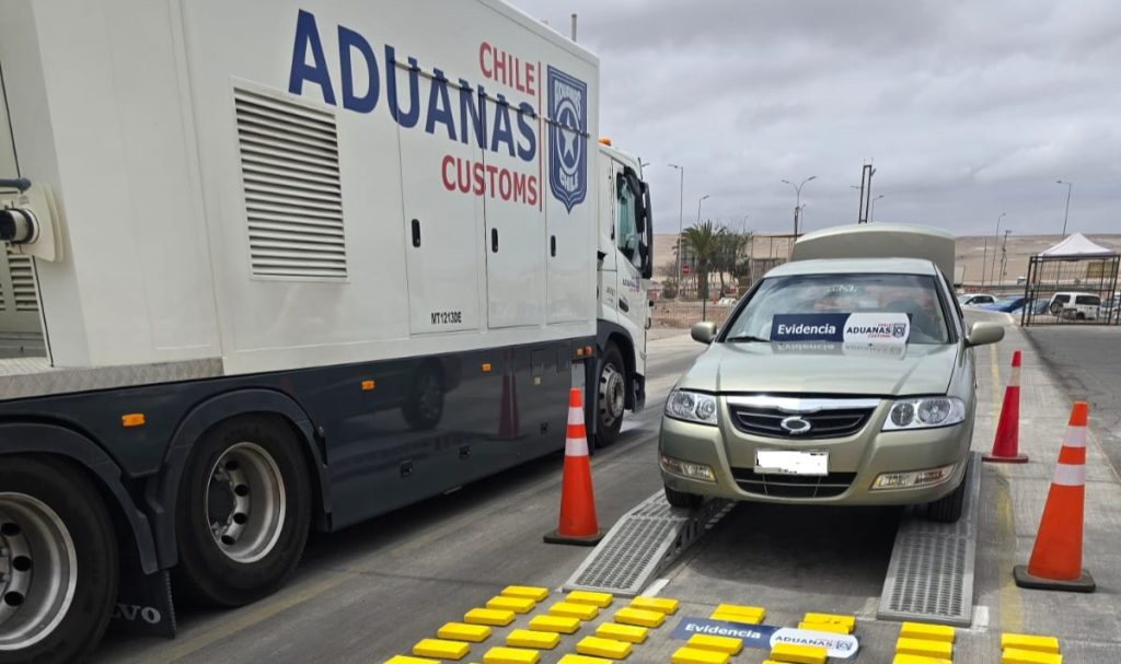 Aduanas incauta más de 86 kilos de cocaína ocultos en un automóvil en Chacalluta
