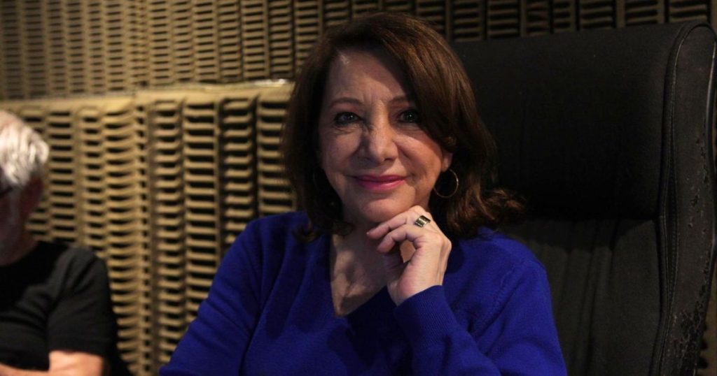 De Neruda a Alberto Plaza: Gloria Simonetti reúne generaciones en su nuevo álbum “Herencia Viva”