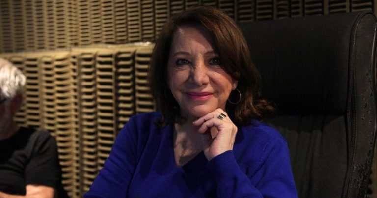 De Neruda a Alberto Plaza: Gloria Simonetti reúne generaciones en su nuevo álbum “Herencia Viva”