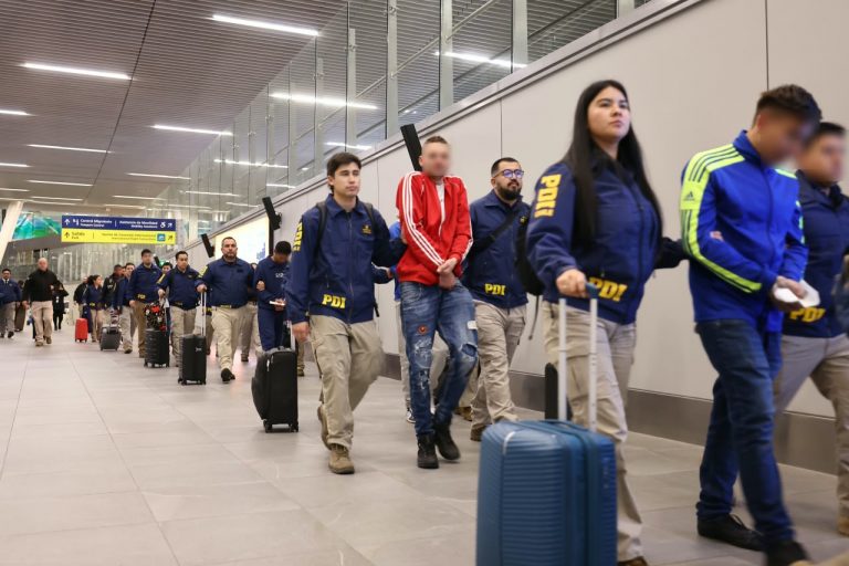 Gobierno concreta expulsión de 56 extranjeros y cifra total llega a 1.874 durante 2026