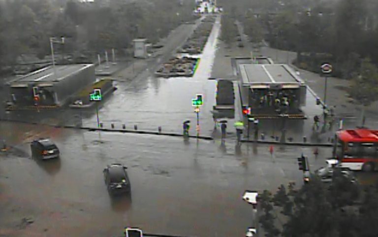 Alerta en Las Condes: Regresan las lluvias mientras persisten restos del aluvión