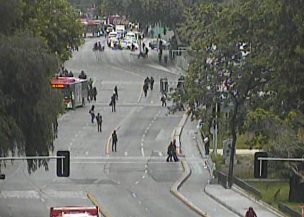 Anuncian desvíos en la Alameda por incidentes fuera del Instituto Nacional