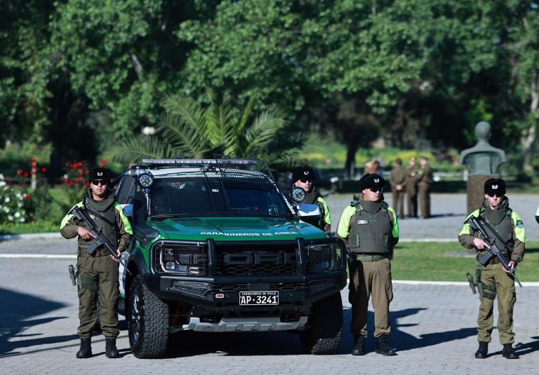 Gobierno entrega camionetas blindadas a Carabineros para reforzar seguridad en la frontera norte