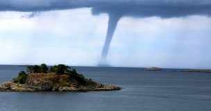 Armada alerta por riesgo de trombas marinas en cinco regiones: revisa las zonas afectadas