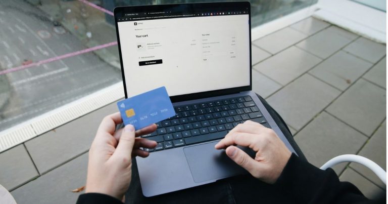 ¿Cómo evitar fraudes este Cyber Monday? Expertos entregan claves para comprar de forma segura