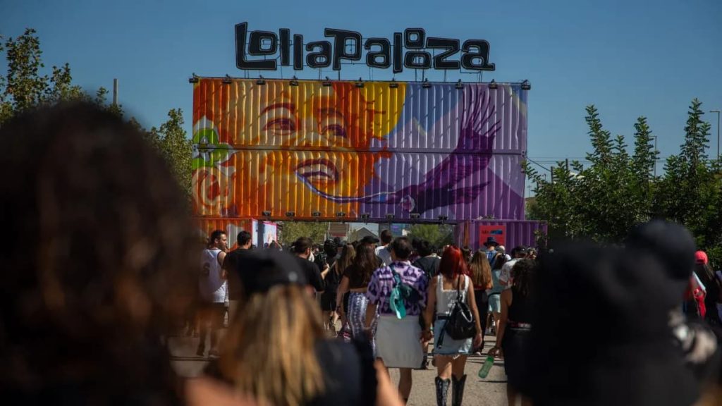 Lollapalooza Chile 2027 revela su lineup oficial: Travis Scott, The Killers y Charli XCX lideran