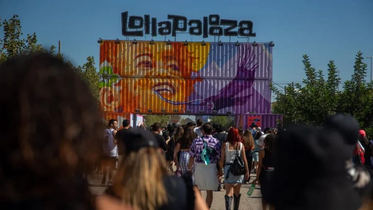 Lollapalooza Chile 2027 revela su lineup oficial: Travis Scott, The Killers y Charli XCX lideran