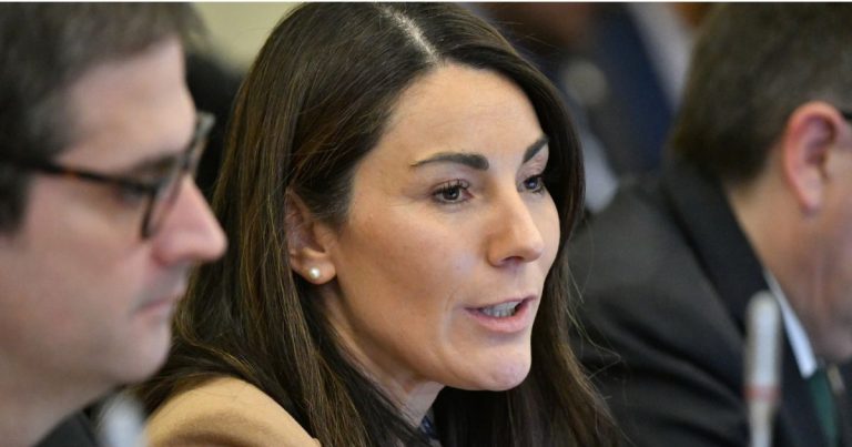 Ministra de Educación aborda eventual fin del programa Yo Elijo mi PC: 