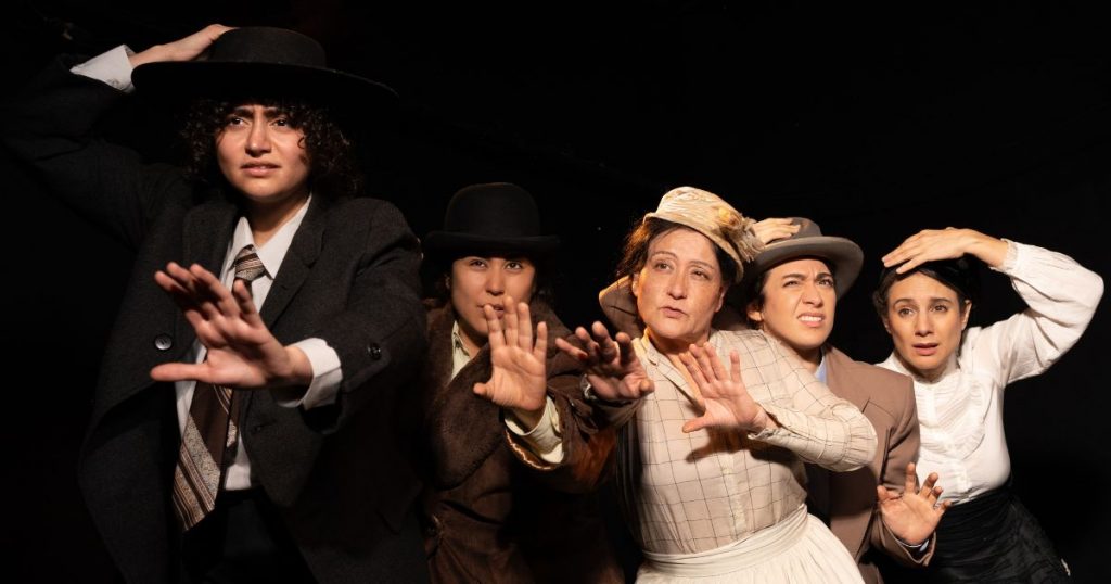 “Nimiedades” llega al Teatro UC: Catalina Saavedra y Blanca Lewin protagonizan obra policial con humor