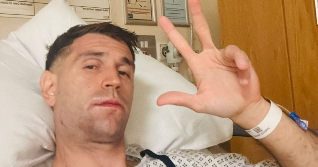 Dibu Martínez fue operado por una fractura de mandibula y estará varias semanas fuera de las canchas
