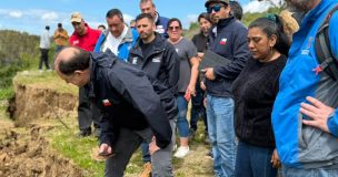 Ministro Poduje anuncia medidas para Villa Mirador en Arauco tras graves grietas y socavones