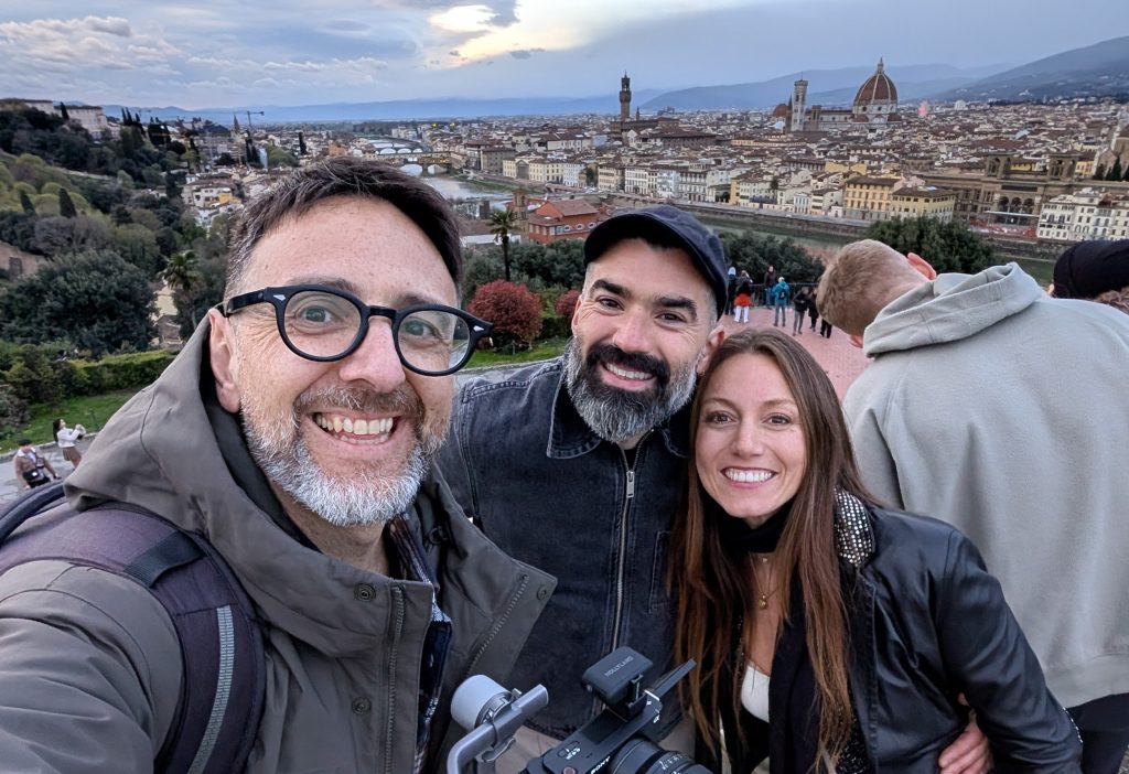 “Siempre hay un chileno”: Marcelo Kiwi llega a Florencia y descubre sus rincones junto a compatriotas
