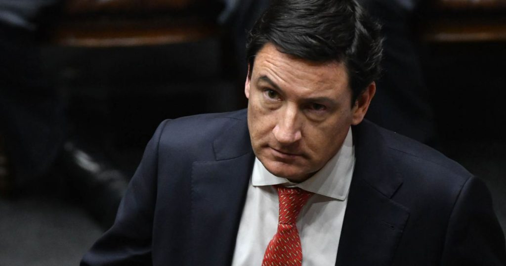 En medio de polémica por rebajas de condena: Arturo Squella ofrece disculpas tras críticas a exministro Hernán Larraín