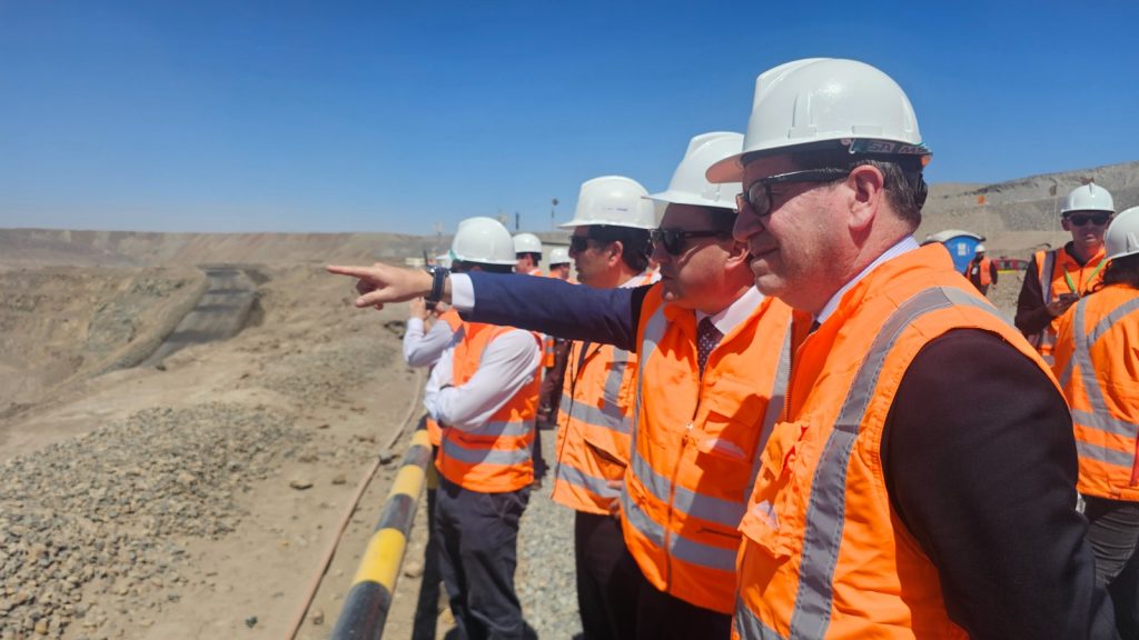 Biministro Mas aborda caída de producción minera y proyecta recuperación: “Tenemos buenos augurios”