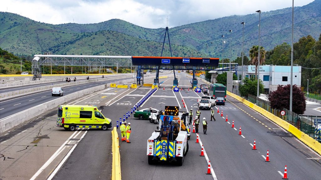 Más de 440 mil vehículos dejarán la RM este fin de semana largo: revisa las medidas en las rutas