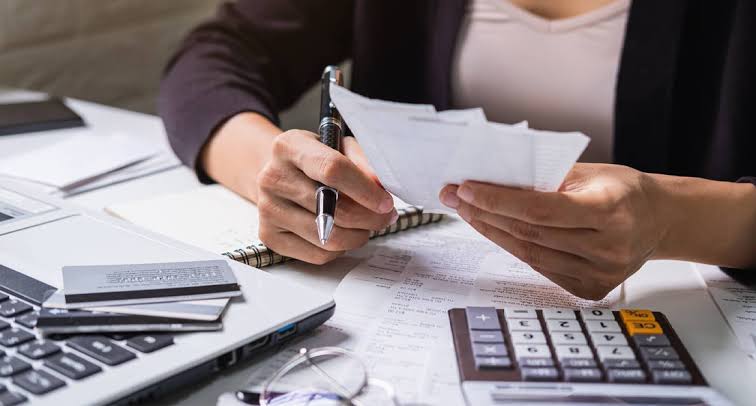 Seguir en Dicom pese a pagar las deudas: ¿cómo salir del temido registro?