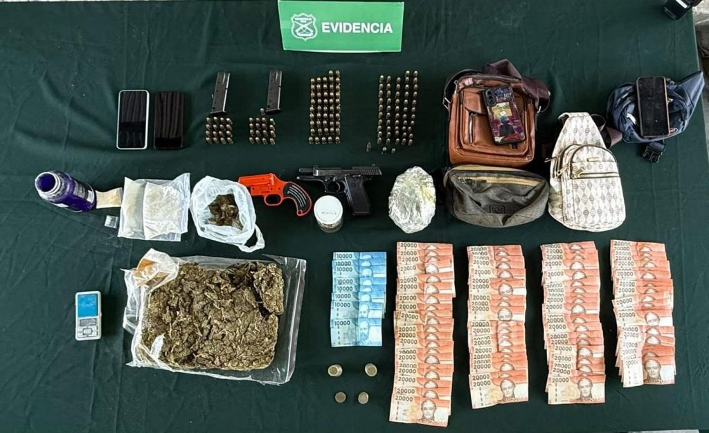 Operativo en San Bernardo termina con tres detenidos y millonaria incautación de drogas, armas y municiones
