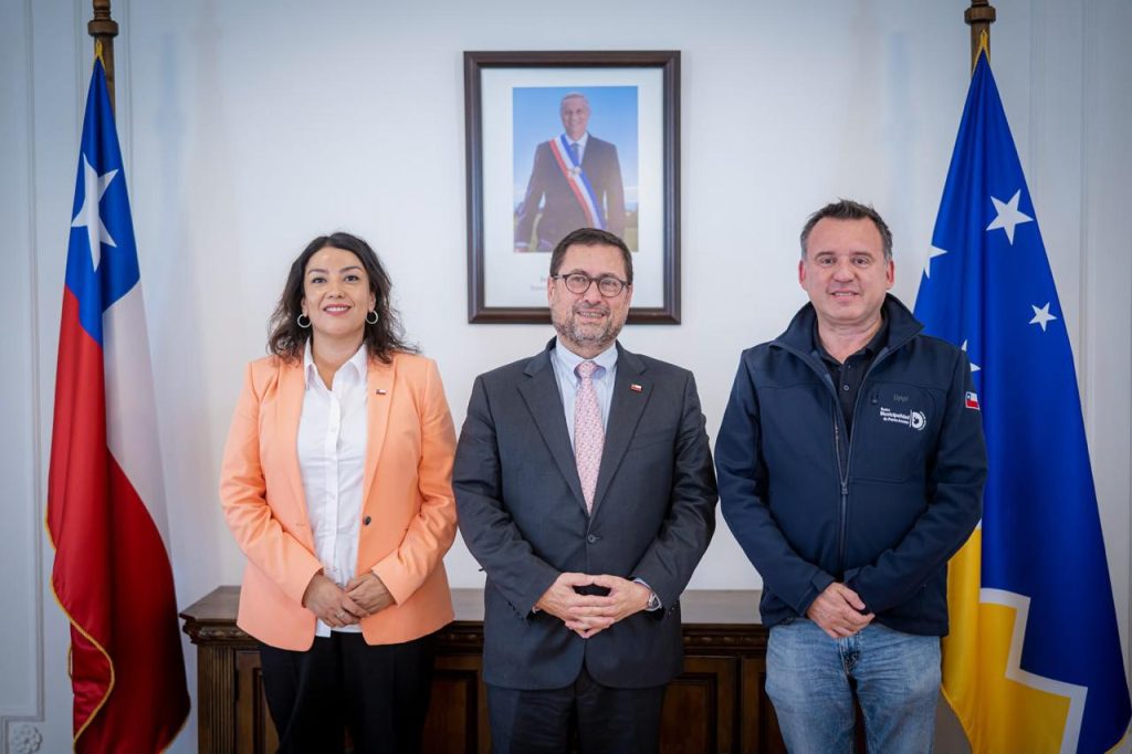 Canciller inaugura nueva Expedición Científica Antártica y destaca rol estratégico de Punta Arenas