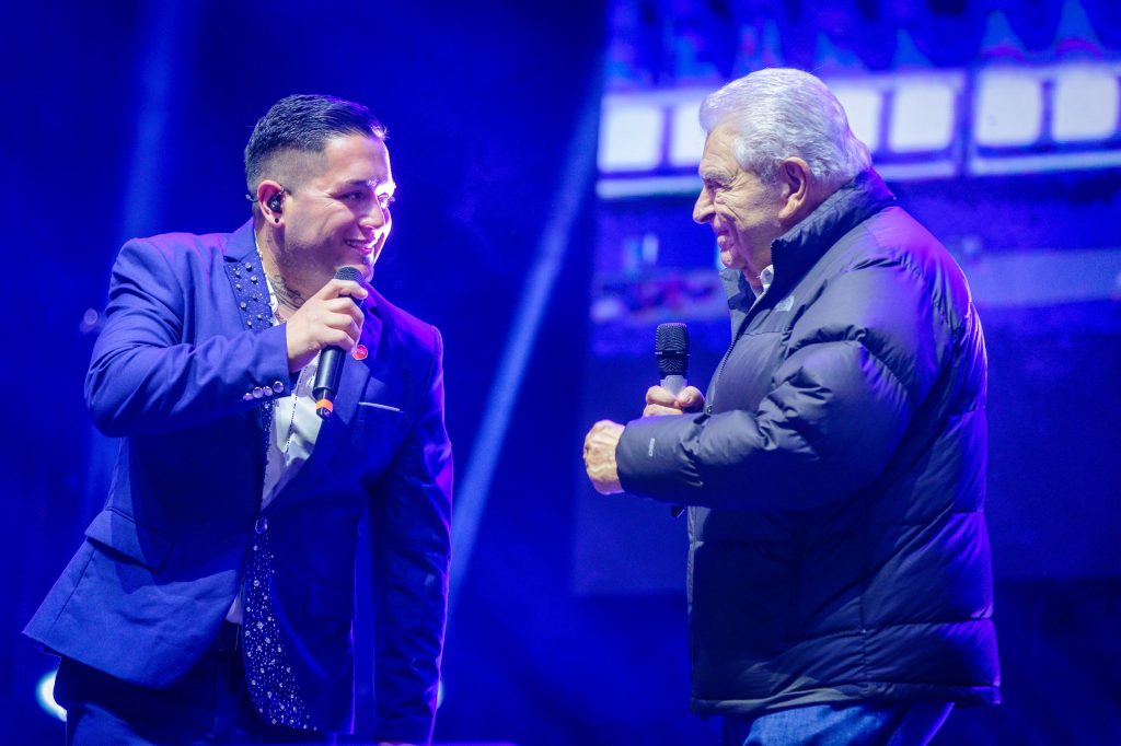 Mario Kreutzberger sorprendió en la Gira Teletón y reunió a más de 20 mil personas en Villarrica