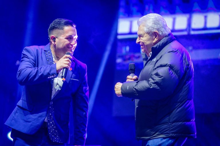 Mario Kreutzberger sorprendió en la Gira Teletón y reunió a más de 20 mil personas en Villarrica