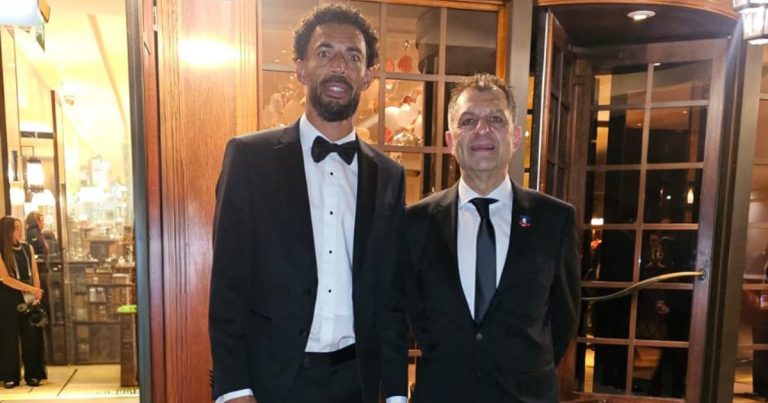“Listos para la alfombra roja”: Vozinha y Aníbal Mosa llegan a Londres por el Balón de Oro