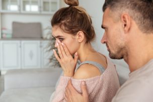 Psicólogo revela cómo reconocer los rasgos narcisistas y enfrentar sus efectos en una relación