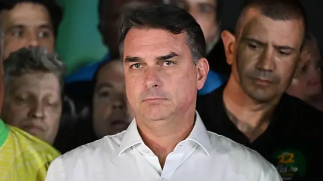 Confirman fuga de Flávio Bolsonaro de Brasil: viajó a Ecuador desde Argentina tras perder ante Lula
