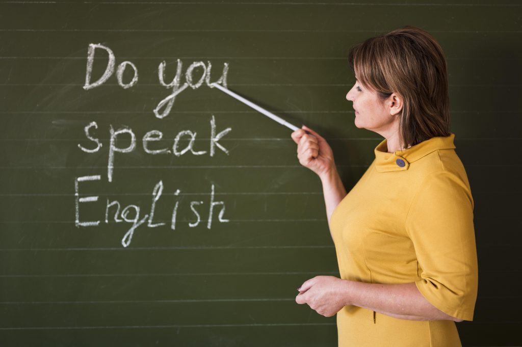 Aprender inglés después de los 30 sí es posible: especialista explica cuánto tiempo dedicar al día